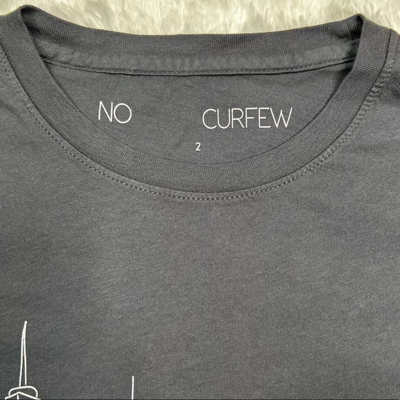 No Curfew New York Skyline Crewneck Graphic Short Sleeve Tee Shirt in Black Sz S - Picture 3 of 5